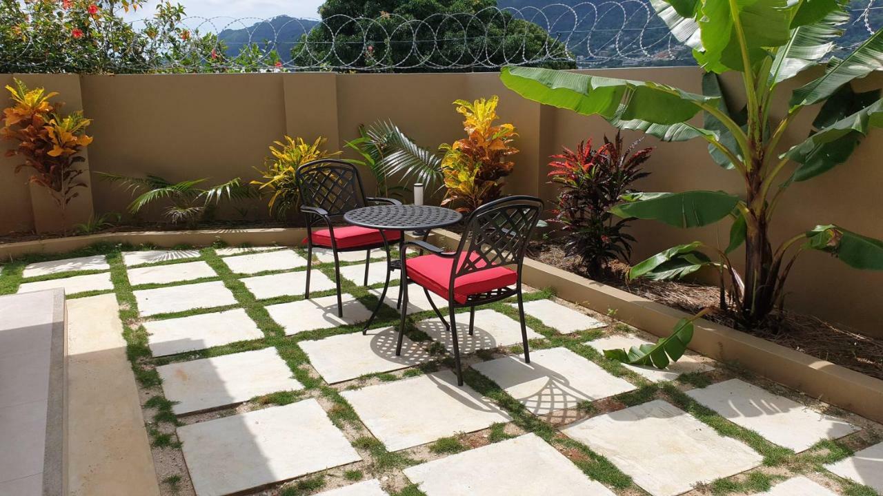 Апартаменты Whispering Palms Бель-Омбр Экстерьер фото